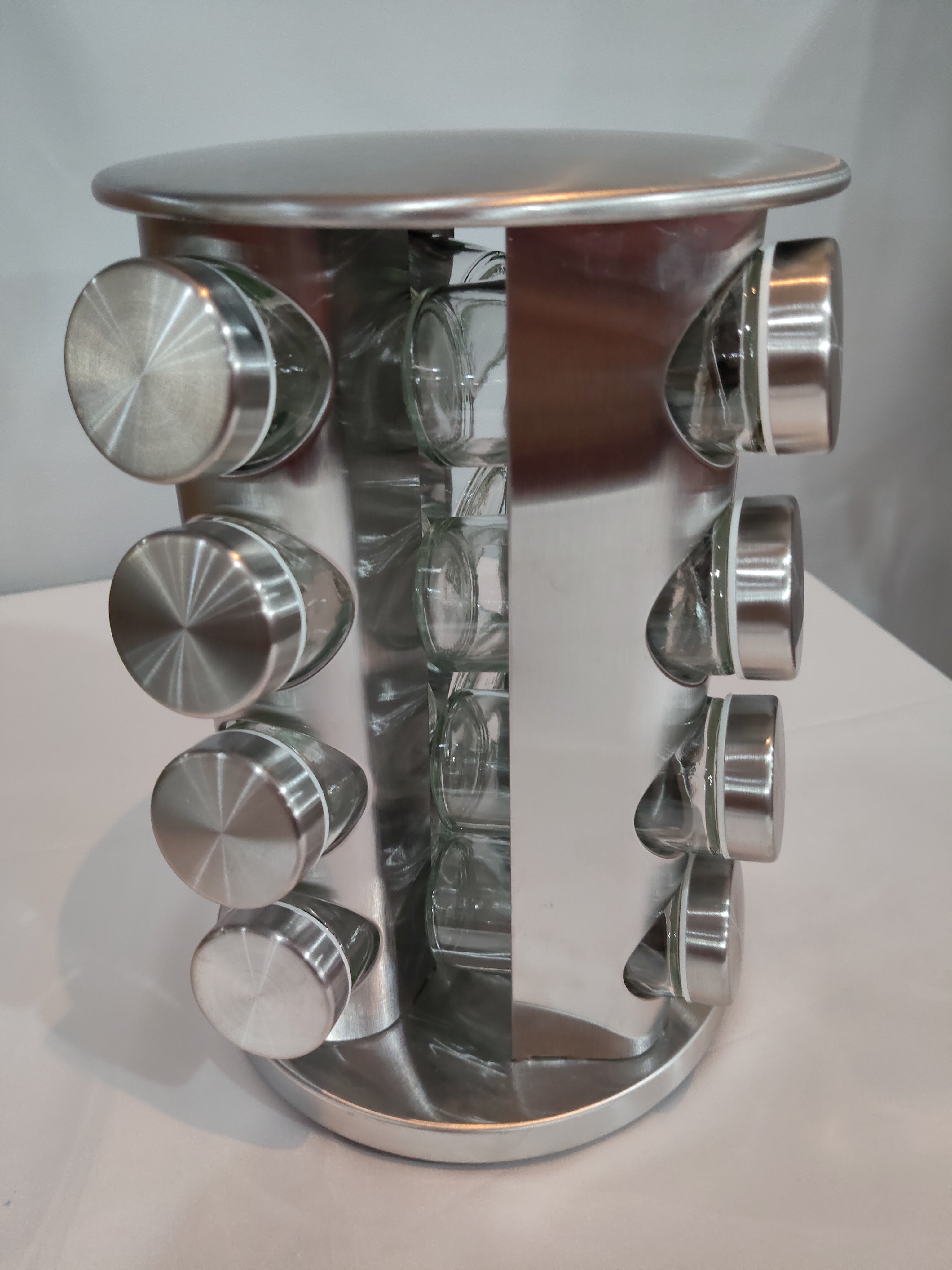 Conjunto de temperos rotativos de vidro e aço inoxidável.